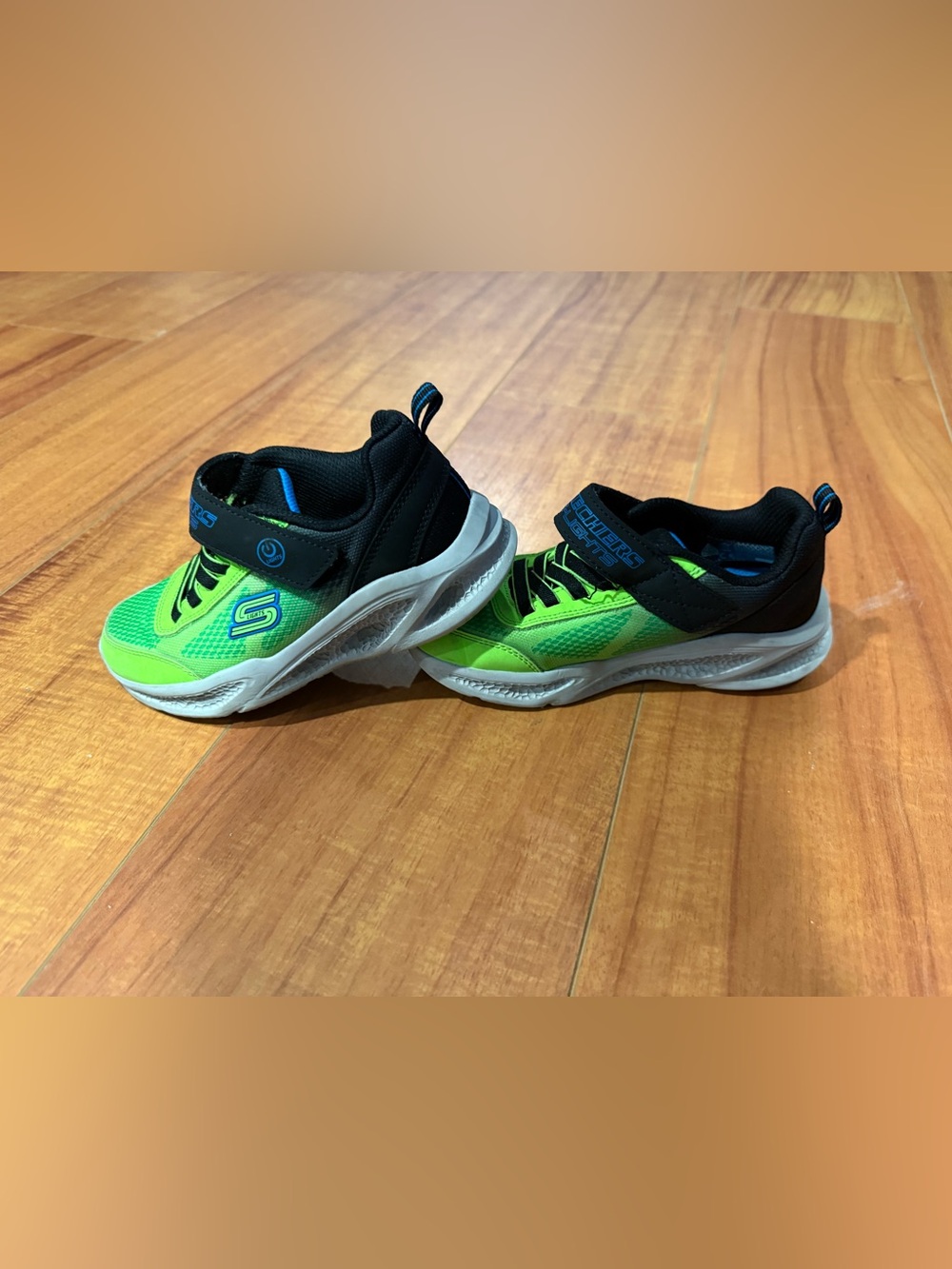 Skechers Light up Kids Neon Green and black Hook-and-Loop Sneakers - Picture 3 of 7